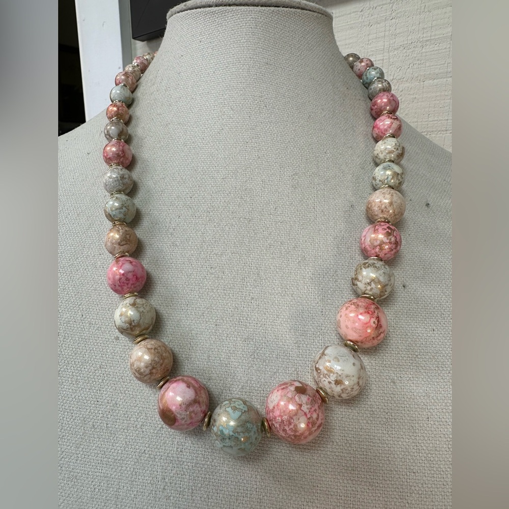 Vintage pastel pink mint green swirl bead necklace